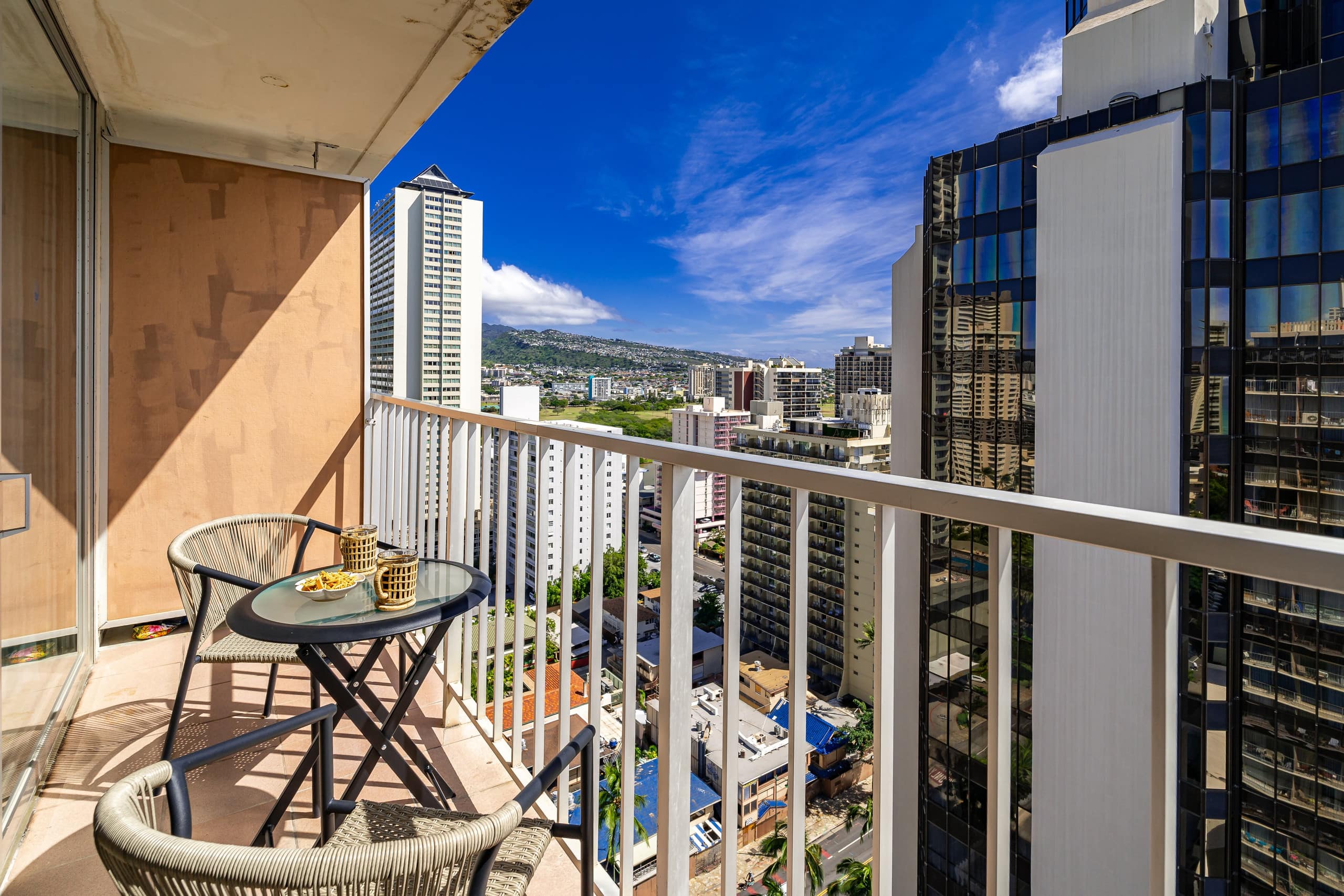 Condo in Honolulu · ★4.86 · Studio · 2 beds · 1 bath - Image 20