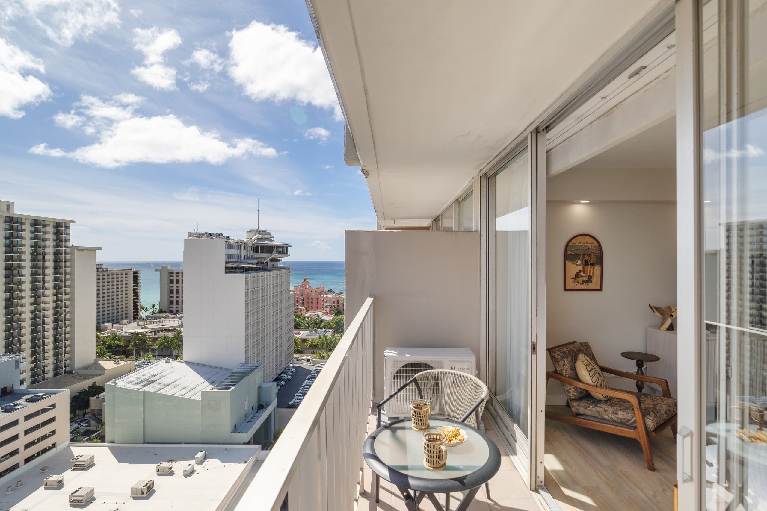 Condo in Honolulu · ★4.86 · Studio · 2 beds · 1 bath - Image 17
