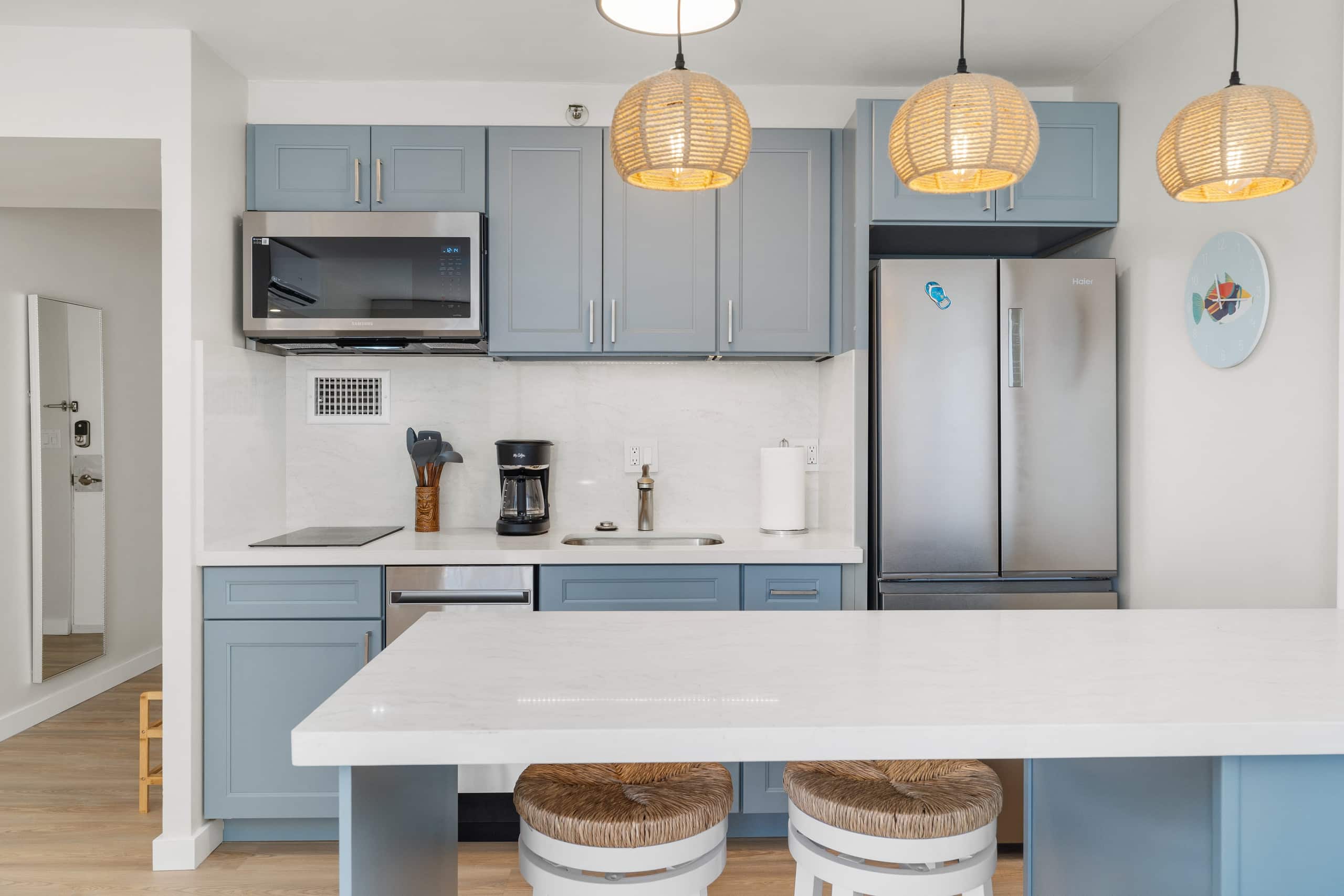 Condo in Honolulu · ★4.86 · Studio · 2 beds · 1 bath - Image 2