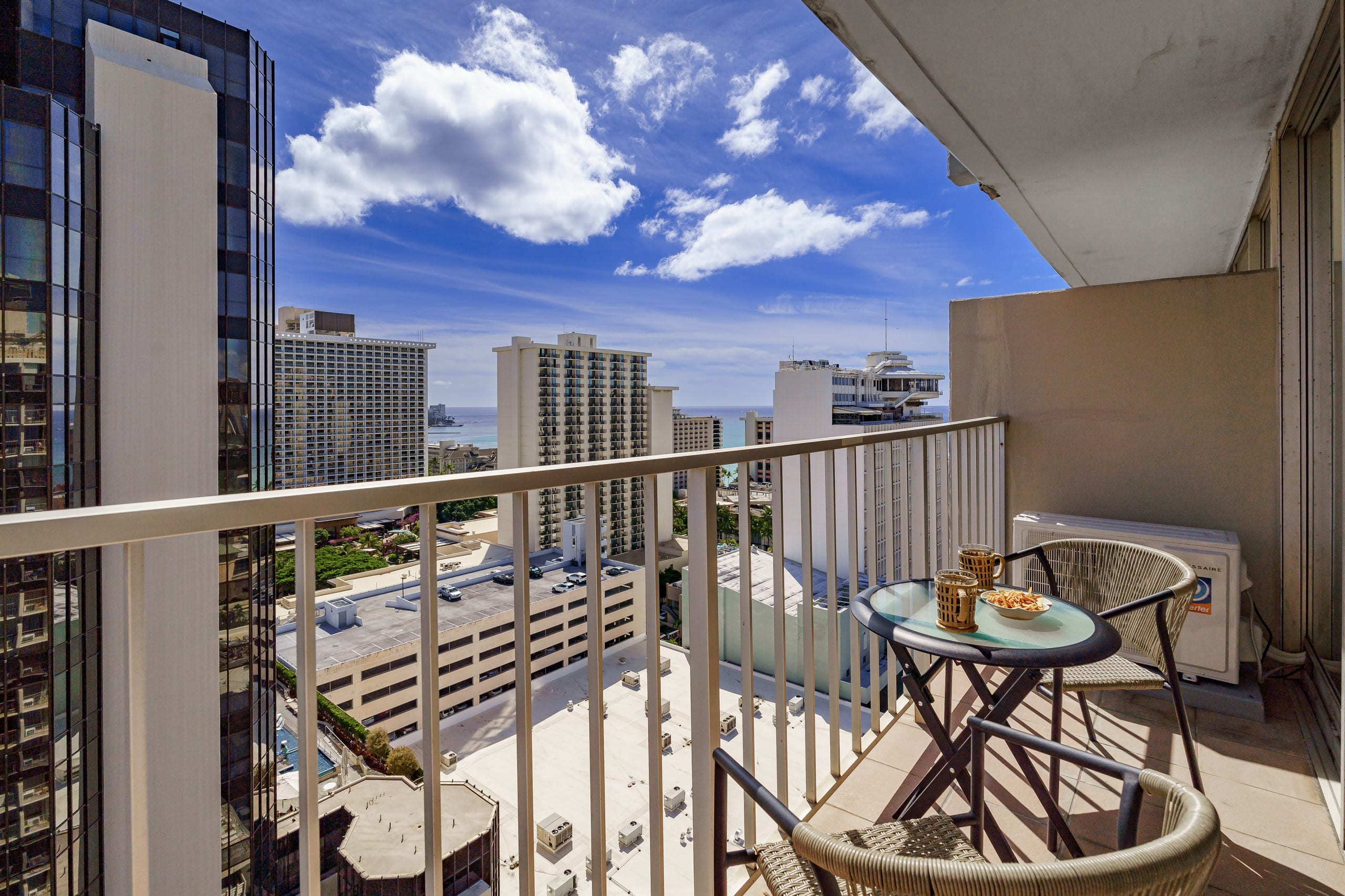 Condo in Honolulu · ★4.86 · Studio · 2 beds · 1 bath - Image 19