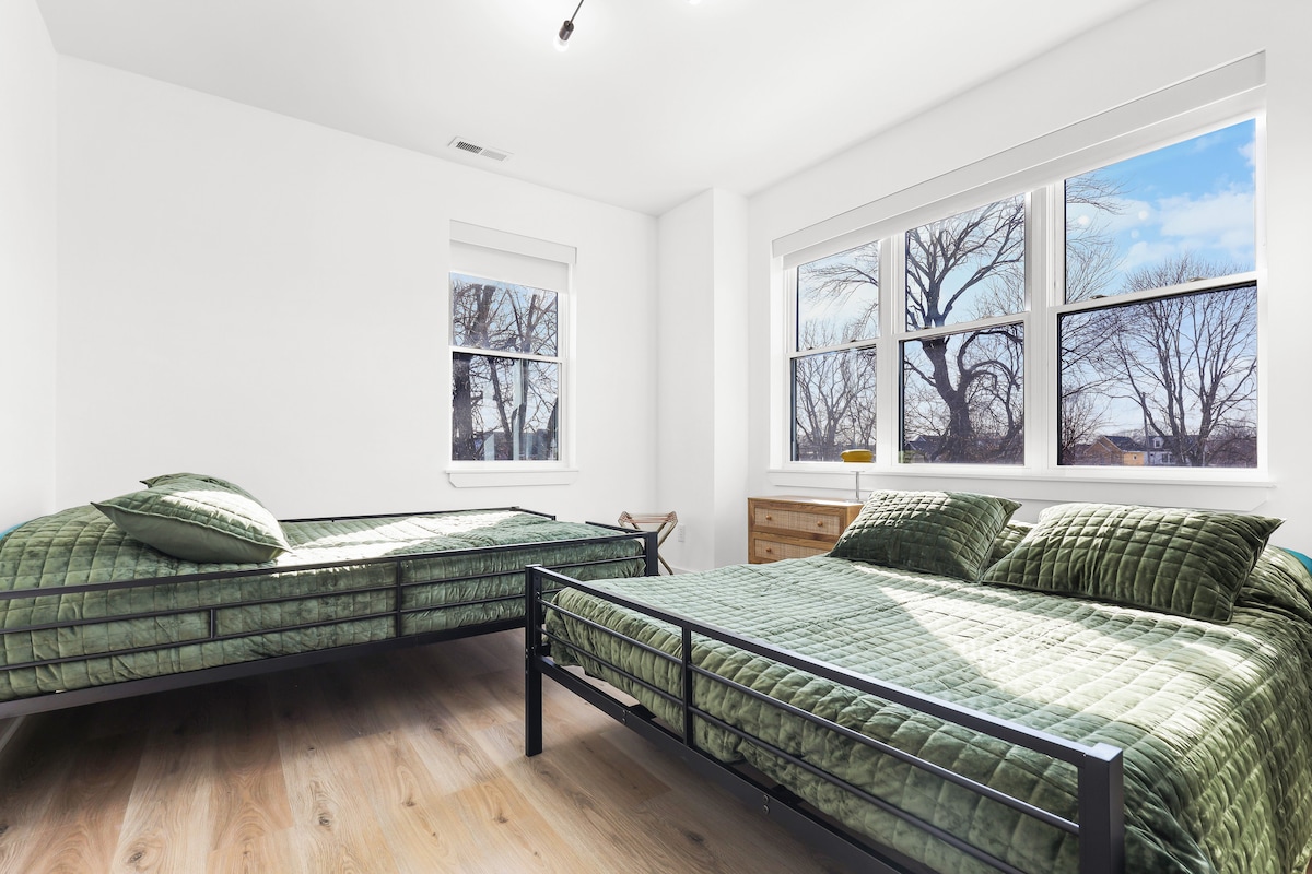 חדר שינה 3 עם 2 מיטות קינג