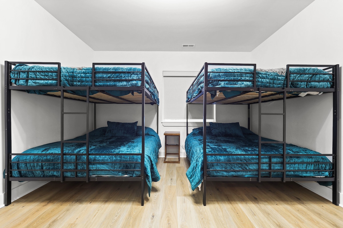 חדר שינה 4 עם 4 מיטות זוגיות רחבות