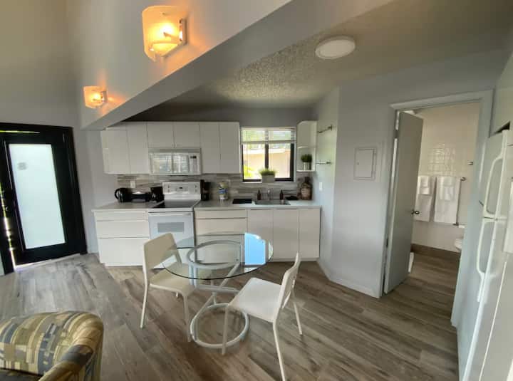 Studio With Balcony-las Olas W/pool - Fort Lauderdale