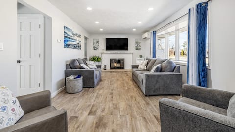 *NEW* Lake Shore Luxury 4 bed | 2 bath