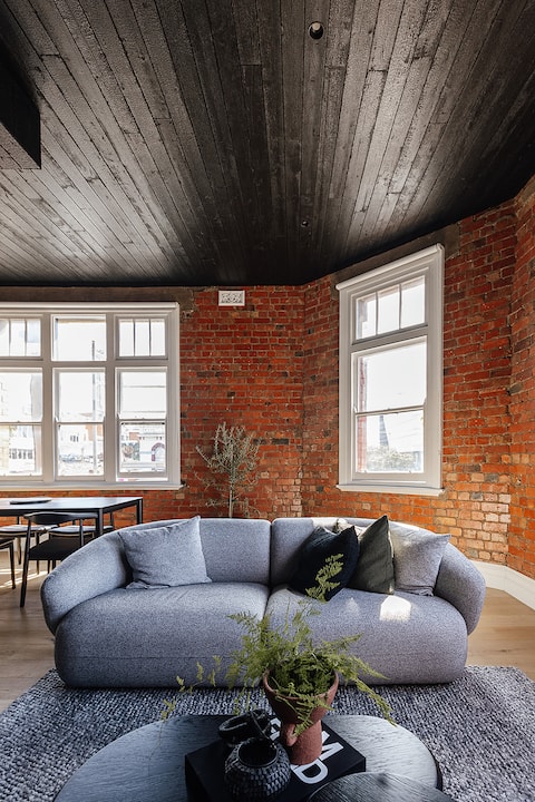 Popular Airbnb listing: Geelong City Apartment in Geelong