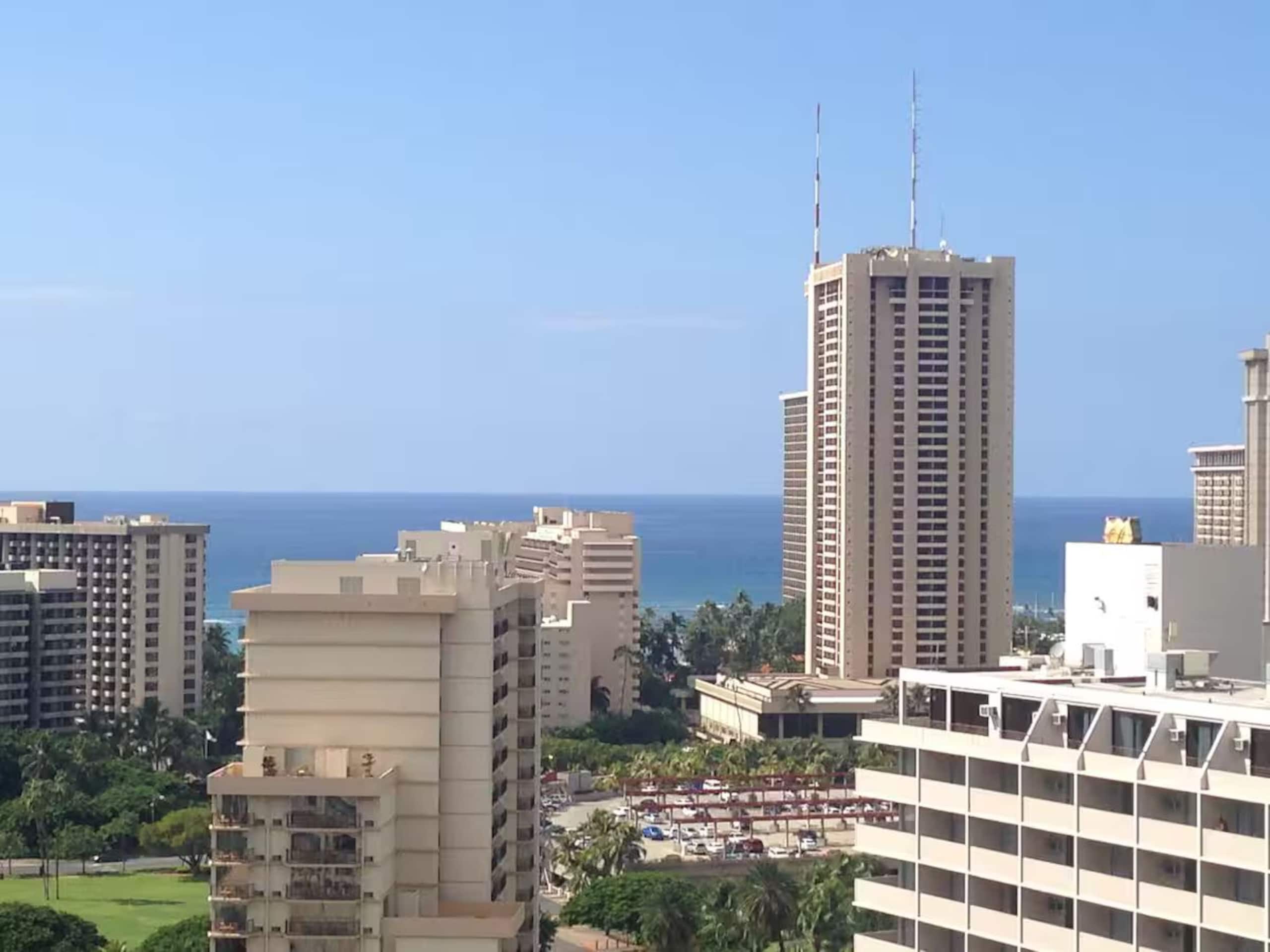 Condo in Honolulu · ★4.93 · 1 bedroom · 3 beds · 1 bath - Image 32