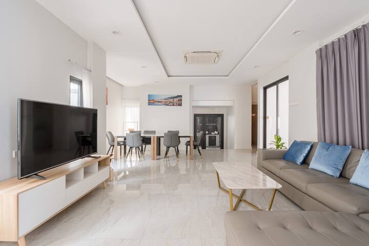 Spacious Private Villa Near Thonglor. gallery image 2