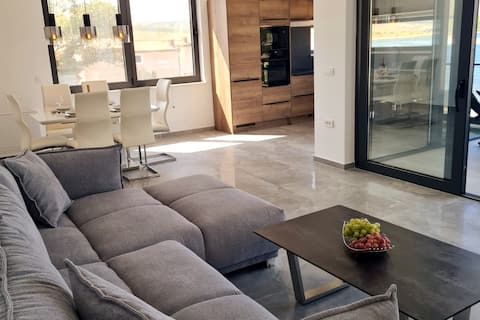 Popular Airbnb listing: Apartmenthaus Orca - App. 2 ohne Pool in Općina Jasenice