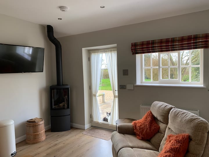 Couple’s Retreat With Hot Tub - Lincolnshire