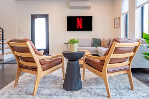Top Airbnb: Modern Beach House | Walk to Beach | Hot Tub in Queens