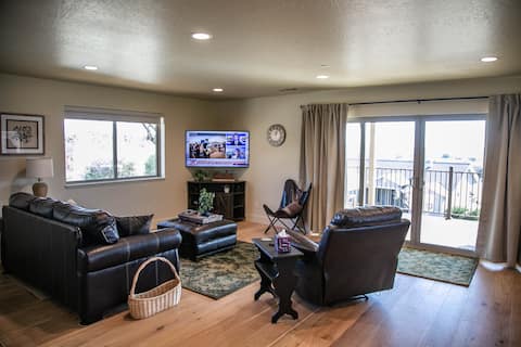 Top performing Airbnb: Dillashaw's Rustic Oak House in Angels