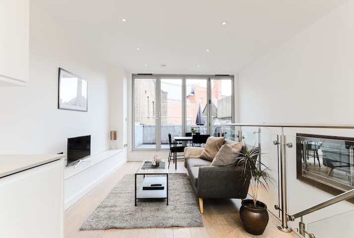 Elite Penthouse Trafalgar Square 2 Bed Apartment