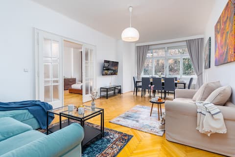 Charles Bridge Historic Centre Elegant Spacious