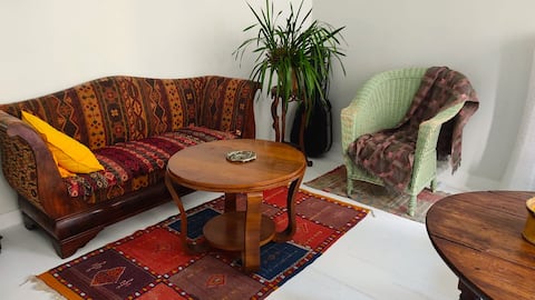 Successful Airbnb property: Peaceful haven in Bordeaux Zen two-room apartment with balcony in Bordeaux