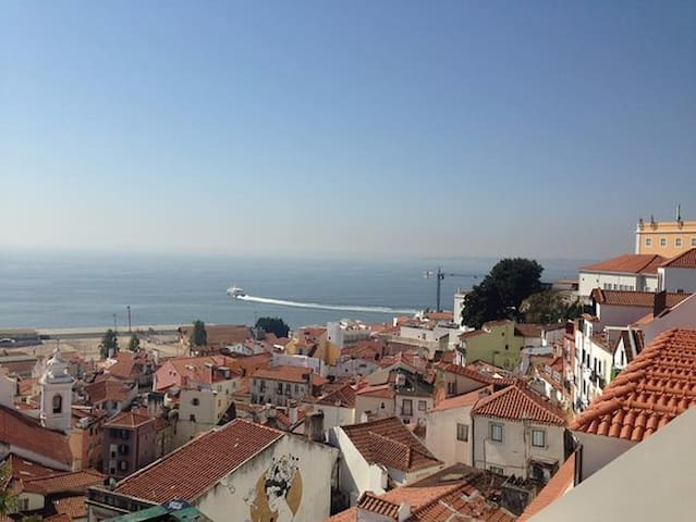 Alfama Amazing Scenic View River & City 2bdrs + AC