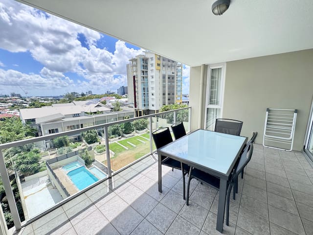 # Cozy 3BRM APT gallery image 2