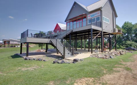 The Hangout on the Caddo River