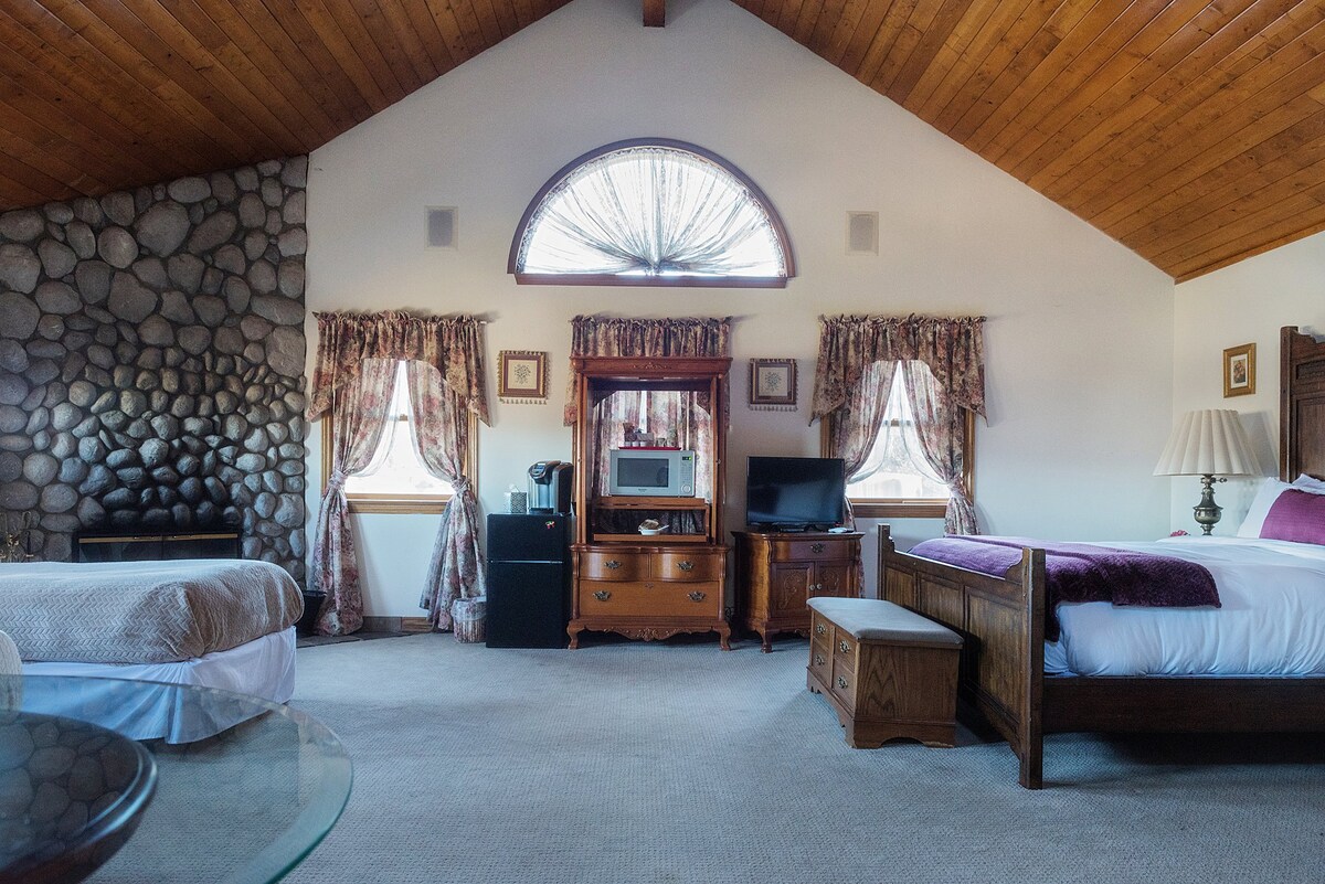 Suite con vista a la montaña: 1 cama tamaño king, 2 camas de matrimonio; entrada privada; se admiten mascotas