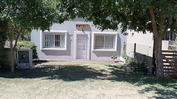 Hermosa Casa En Mar De Ostende Muy Cerca Del Mar - Pinamar