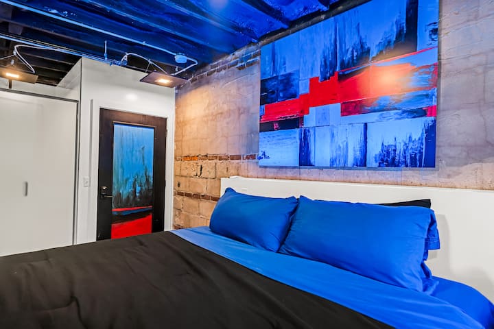 b3 Room3: Illusion King Suite - Hotels for Rent in Sparta