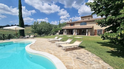 Getaway to Umbria, the Scarsine farmhouse