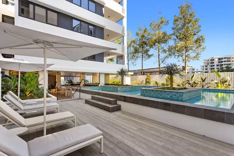 Modern Retreat | Pool, Gym, Sauna & River Views!