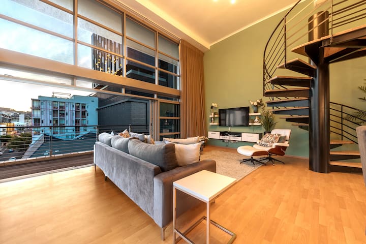 SOHO Loft | City Mountain Views