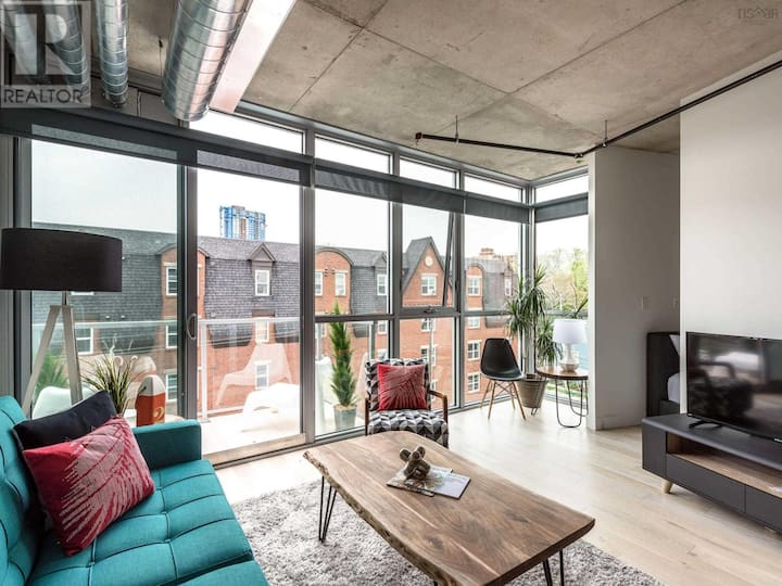 Bright, Secure, Modern Condo - カナダ ハリファックス