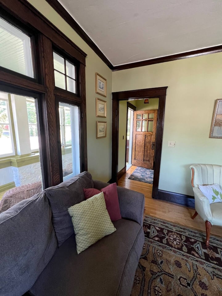 Cozy And Colorful Bungalow - Ironwood, MI