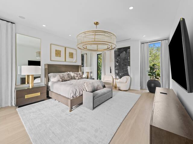 PRISTiNE New Build Mansion! 2 Masters&Heated Pool gallery image 2