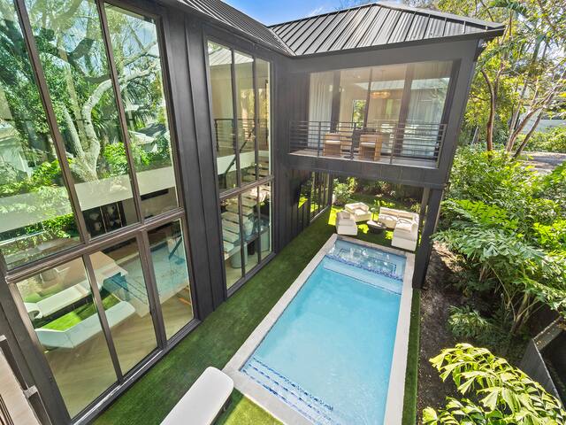 PRISTiNE New Build Mansion! 2 Masters&Heated Pool gallery image 5