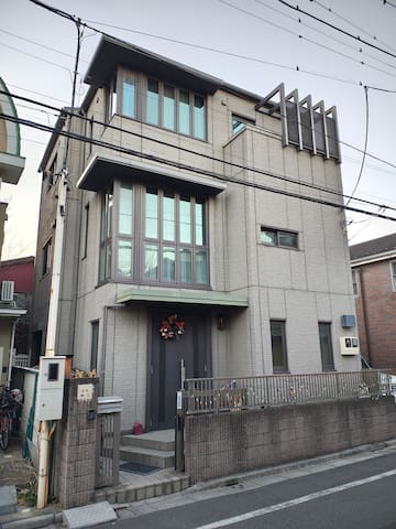 带有免费停车场一户建#靠近温泉#7间卧室/2间浴室/3个厕所/18人可