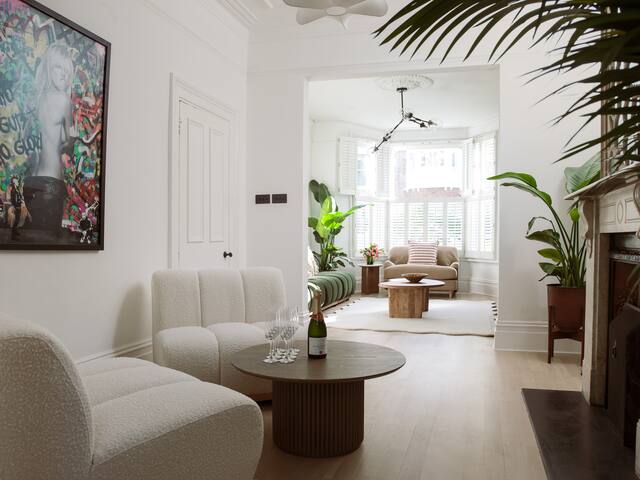 Luxury 5-Bedroom, Central London Town House gallery image 4