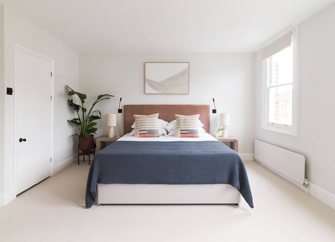 Luxury 5-Bedroom, Central London Town House gallery image 2