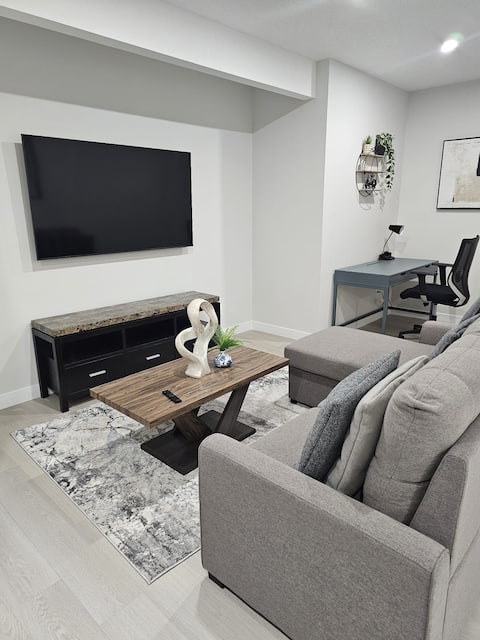 Top Airbnb: Brand-New Guesthouse(2-bedrooms) in Legacy