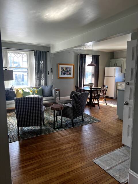 Beautiful treetop apartment in center of town