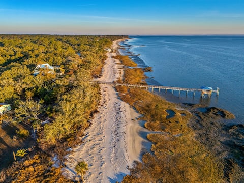Top performing Airbnb: Beachfront Paradise w/ Dock in Harbor Island