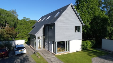 Spacious contemporary house, large private garden