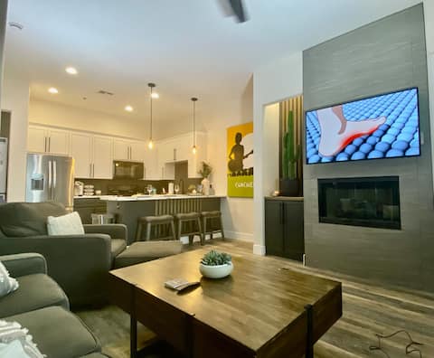 Successful Airbnb property: Nicely Decorated Second Floor La Quinta Condo in La Quinta