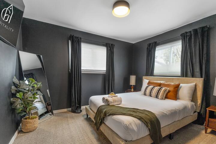 The Barrel House I Hot Tub I Theme Room gallery image 2