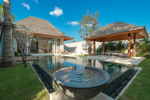 *Stylish 4BR Retreat w/ Pool & Garden Views V165