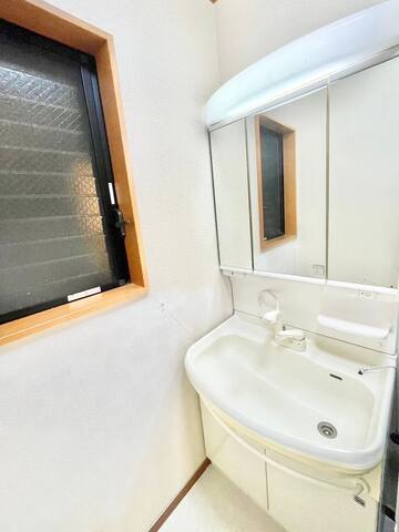 【渋谷区の一軒家貸切】幡ヶ谷駅徒歩5分/3寝室6ベッド/新宿まで電車4分、渋谷までタクシー6分 gallery image 4