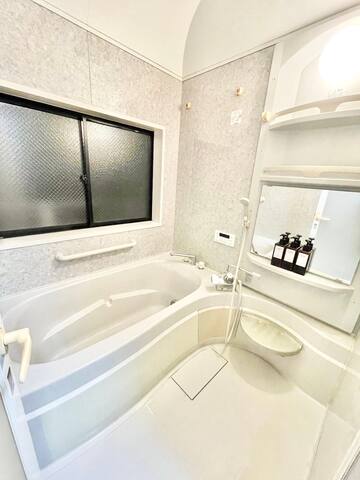 【渋谷区の一軒家貸切】幡ヶ谷駅徒歩5分/3寝室6ベッド/新宿まで電車4分、渋谷までタクシー6分 gallery image 2