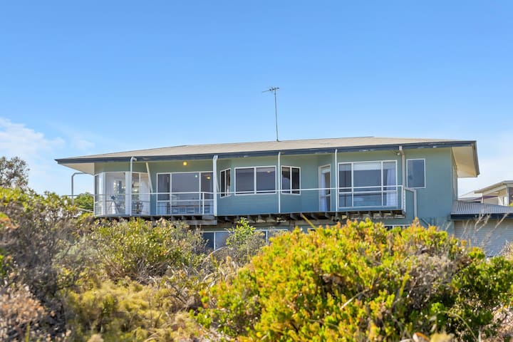 Salt & Peppermint Beachfront Escape Stunning Views