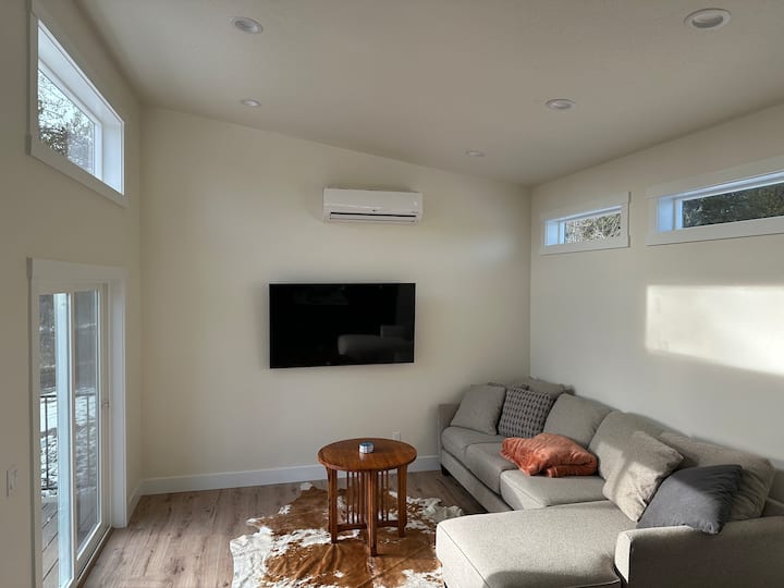 Modern Tiny House In The Woods - Farragut State Park, Athol
