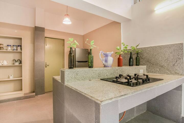 Full kitchen image 1