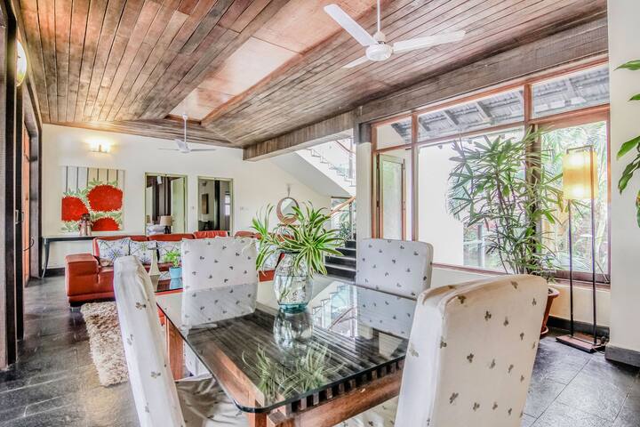 Enter a world of elegance at our 7BHK Luxury Villa in Goa. Enjoy spacious living with vibrant décor, seamless indoor-outdoor flow, and private balconies overlooking lush landscapes.