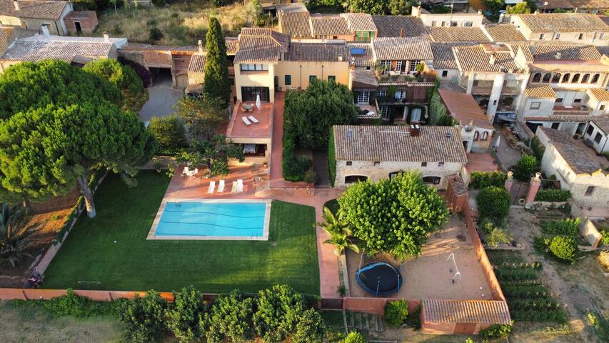 Can Melis -“La Principal” Casa Rural Emporda (20p)