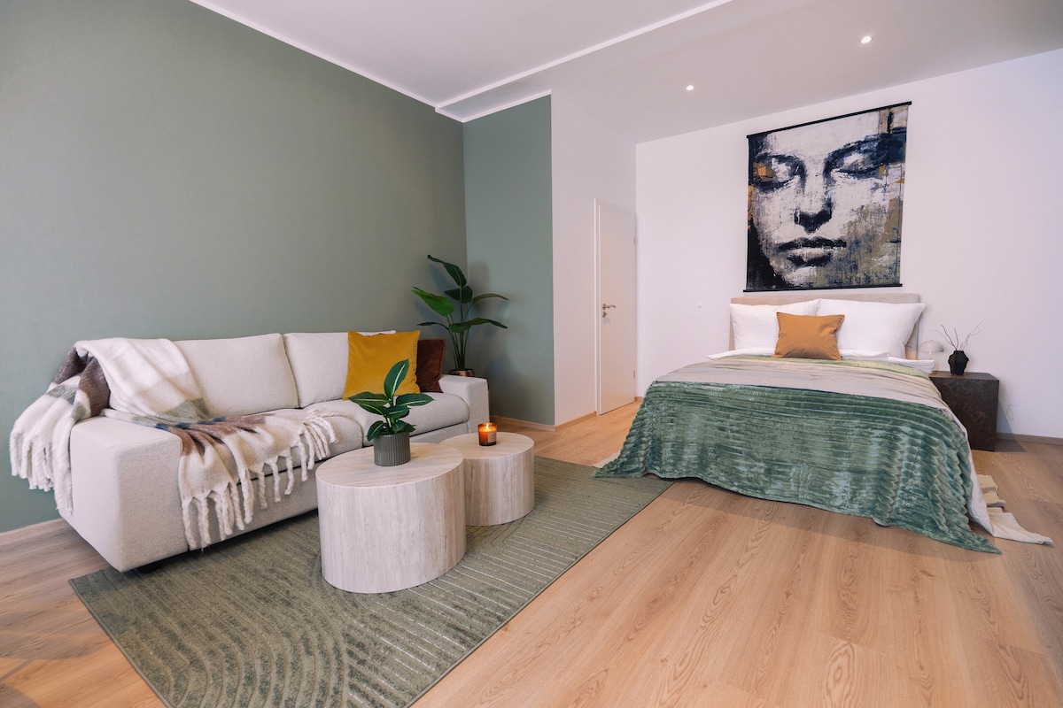 Top performing Airbnb: Waterfront Riverside Premium Studio by ORY Living in Neustadt