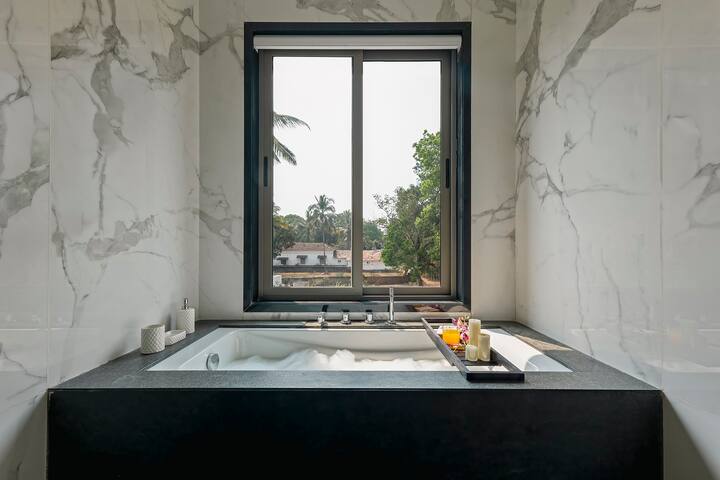 Full bathroom 3 image 5